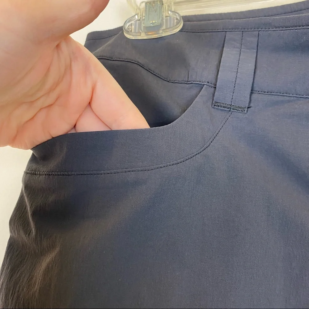 Arc'teryx Women's Cargo Shorts - Dark Blue - Picture 4 of 8